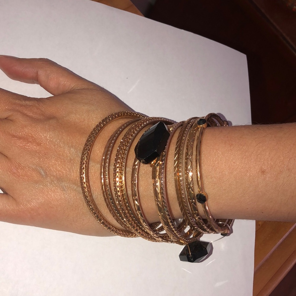Bracelets/bangles